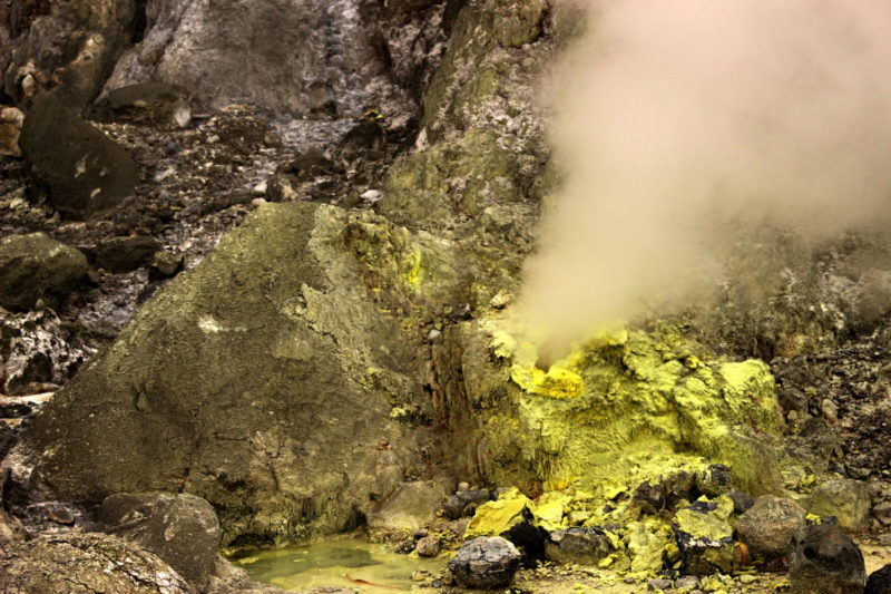 玉川温泉の硫黄・ガス噴出孔